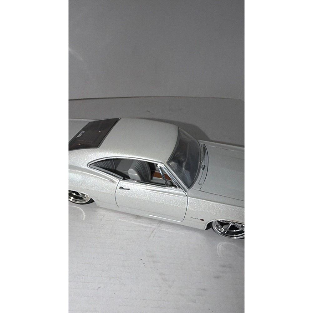 Jada Toys DUB City 1967 Chevrolet Impala SS 1/24 White Glitter Diecast Model Car